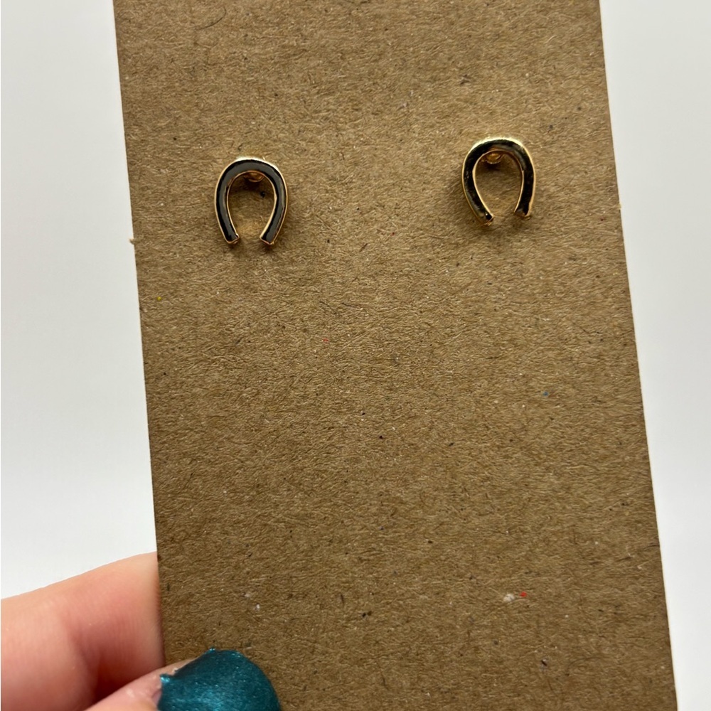 ✨5/$25✨ Gold Horseshoe Stud Earrings - Picture 2 of 3